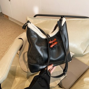 702200 CM 7 High-Quality Bags