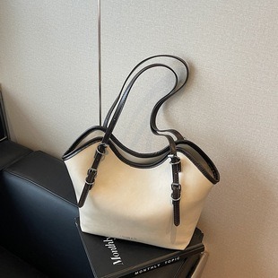 M81927 11x8.5x3.5cm High Quality Bags