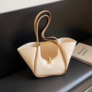 M93483 21x14x8cm High Quality Bags