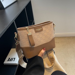 410812 CM 22 High-Quality Bags