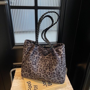 605614 High-Quality Bags